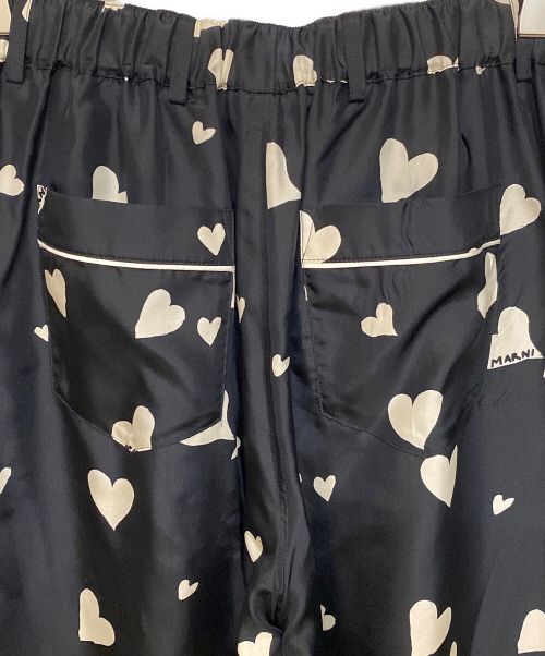 MARNI（マルニ）MARNI (マルニ) 23AW ハート総柄シルクパンツ ネイビー サイズ:46の古着・服飾アイテム