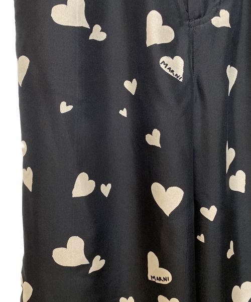 MARNI（マルニ）MARNI (マルニ) 23AW ハート総柄シルクパンツ ネイビー サイズ:46の古着・服飾アイテム