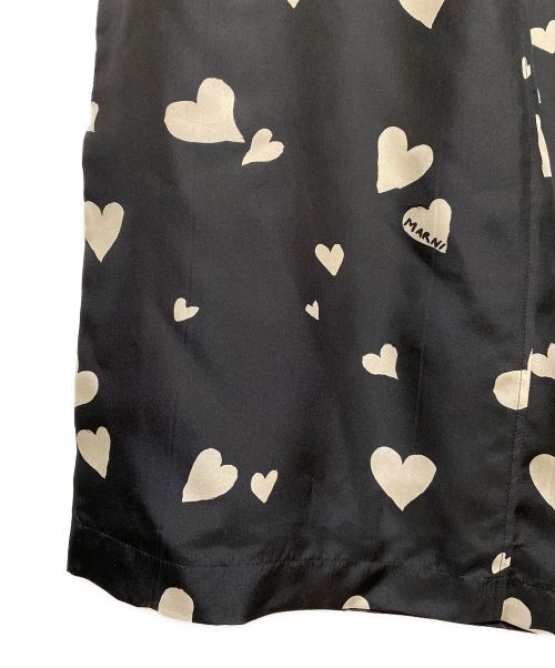 MARNI（マルニ）MARNI (マルニ) 23AW ハート総柄シルクパンツ ネイビー サイズ:46の古着・服飾アイテム