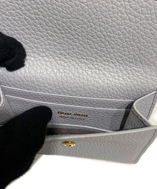 MIU MIU（ミュウミュウ）MIU MIU (ミュウミュウ) ヴィッテロダイレザーカードケース スカイブルーの古着・服飾アイテム