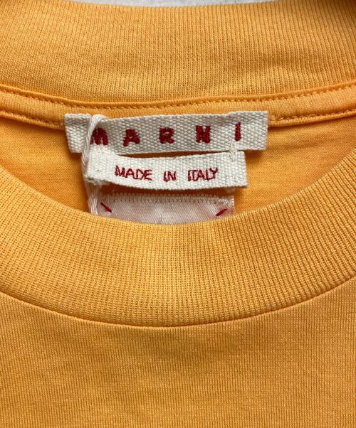 MARNI（マルニ）MARNI (マルニ) Flaminia Veronesi (フラミニア・ヴェロネージ) 23SS ロゴTシャツ オレンジ サイズ:46 未使用品の古着・服飾アイテム
