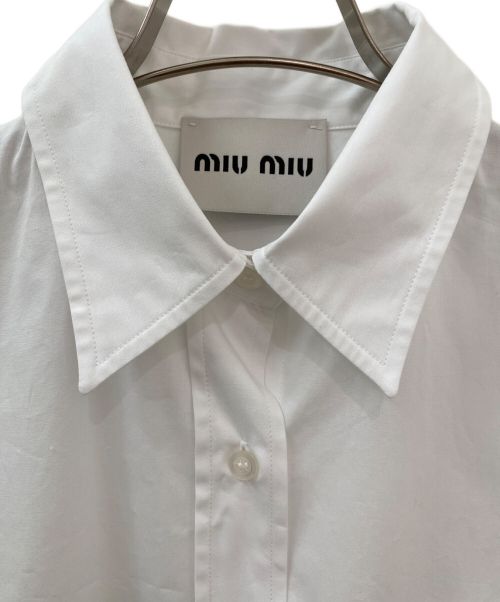 MIU MIU（ミュウミュウ）MIU MIU (ミュウミュウ) コットンポプリン ロゴパッチシャツ ホワイト サイズ:40の古着・服飾アイテム