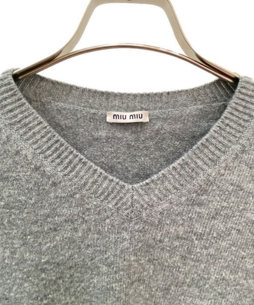 MIU MIU（ミュウミュウ）MIU MIU (ミュウミュウ) カットオフショート丈ニット グレー サイズ:40の古着・服飾アイテム