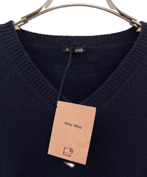 MIU MIU（ミュウミュウ）MIU MIU (ミュウミュウ) Vネックニット ネイビー サイズ:52 未使用品の古着・服飾アイテム