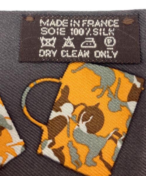 HERMES（エルメス）HERMES (エルメス) ツイリースカーフ　ケリーの馬車 グレーの古着・服飾アイテム