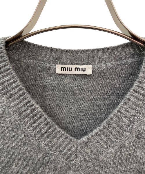 MIU MIU（ミュウミュウ）MIU MIU (ミュウミュウ) カットオフショート丈ニット グレー サイズ:36の古着・服飾アイテム