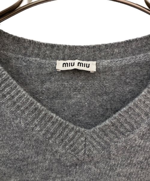 MIU MIU（ミュウミュウ）MIU MIU (ミュウミュウ) カットオフショート丈ニット グレー サイズ:42の古着・服飾アイテム