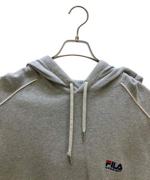 Y. PROJECT（ワイプロジェクト）Y. PROJECT (ワイプロジェクト) FILA (フィラ) デザインパーカー グレー サイズ:S 未使用品の古着・服飾アイテム