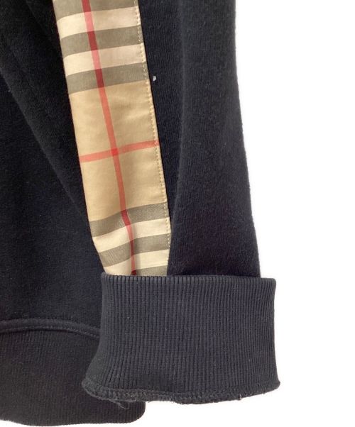 BURBERRY（バーバリー）BURBERRY (バーバリー) アームスリーブノバチェックラバーロゴスウェット（ARM SLEEVE NOVACHECK RUBBER LOGO SWEAT） ブラック サイズ:XLの古着・服飾アイテム