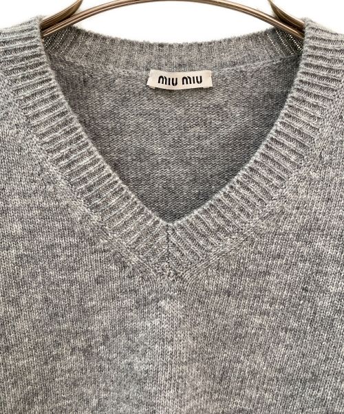 MIU MIU（ミュウミュウ）MIU MIU (ミュウミュウ) カットオフショート丈ニット グレー サイズ:38の古着・服飾アイテム