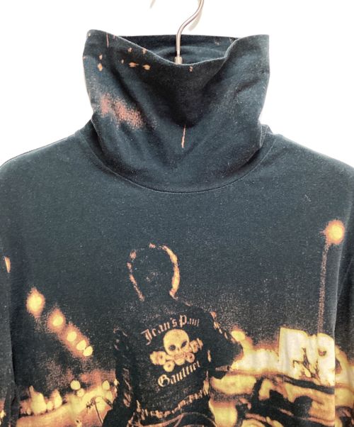 Jean Paul GAULTIER（ジャンポールゴルチェ）Jean Paul GAULTIER (ジャンポールゴルチェ) Biker Print High Neck Cut And Sew （バイカープリントハイネックカットソー） ブラック サイズ:48の古着・服飾アイテム