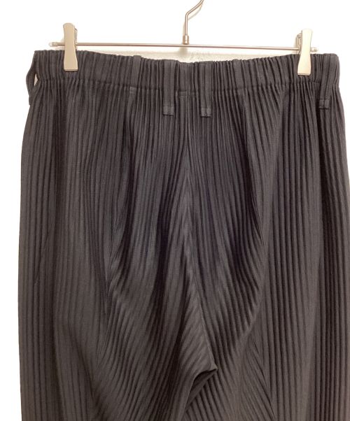 HOMME PLISSE ISSEY MIYAKE（オム プリッセ イッセイ ミヤケ）HOMME PLISSE ISSEY MIYAKE (オムプリッセ イッセイ ミヤケ) プリーツテーパードパンツ ブラック サイズ:3の古着・服飾アイテム