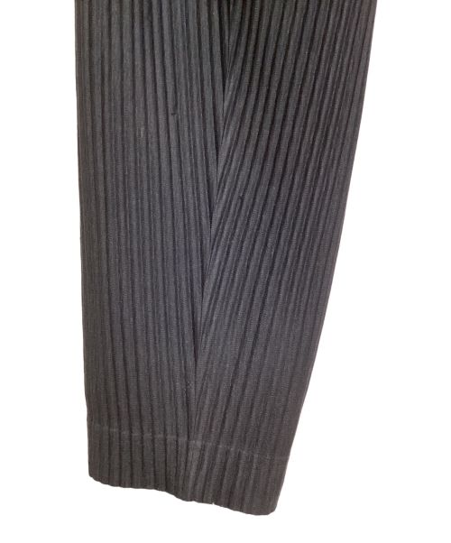HOMME PLISSE ISSEY MIYAKE（オム プリッセ イッセイ ミヤケ）HOMME PLISSE ISSEY MIYAKE (オムプリッセ イッセイ ミヤケ) プリーツテーパードパンツ ブラック サイズ:3の古着・服飾アイテム