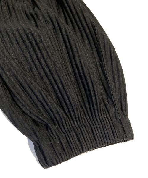 HOMME PLISSE ISSEY MIYAKE（オム プリッセ イッセイ ミヤケ）HOMME PLISSE ISSEY MIYAKE (オムプリッセ イッセイ ミヤケ) プリーツジョガーパンツ ブラック サイズ:3の古着・服飾アイテム