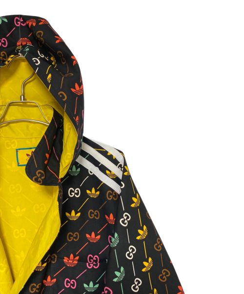 GUCCI（グッチ）GUCCI (グッチ) adidas (アディダス) トレフォイルGG総柄 ケープコート ブラック サイズ:Sの古着・服飾アイテム