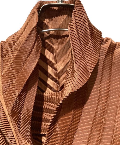 ISSEY MIYAKE（イッセイミヤケ）ISSEY MIYAKE (イッセイミヤケ) Pleats Transformable Jacket（プリーツ変形カーディガン） ブラウン サイズ:2の古着・服飾アイテム