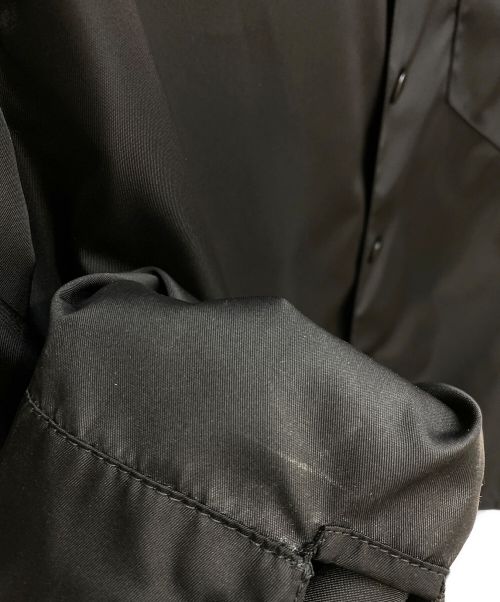 PRADA（プラダ）PRADA (プラダ) トライアングルロゴプレートシャツ ブラック サイズ:XXXLの古着・服飾アイテム
