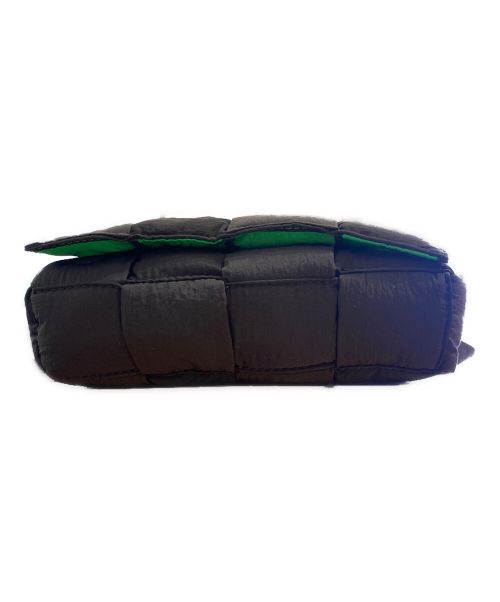 BOTTEGA VENETA（ボッテガベネタ）BOTTEGA VENETA (ボッテガベネタ) パデッドテックカセットベルトバッグ ブラック サイズ:ミニの古着・服飾アイテム