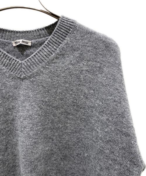 MIU MIU（ミュウミュウ）MIU MIU (ミュウミュウ) カットオフショート丈ニット グレー サイズ:38の古着・服飾アイテム