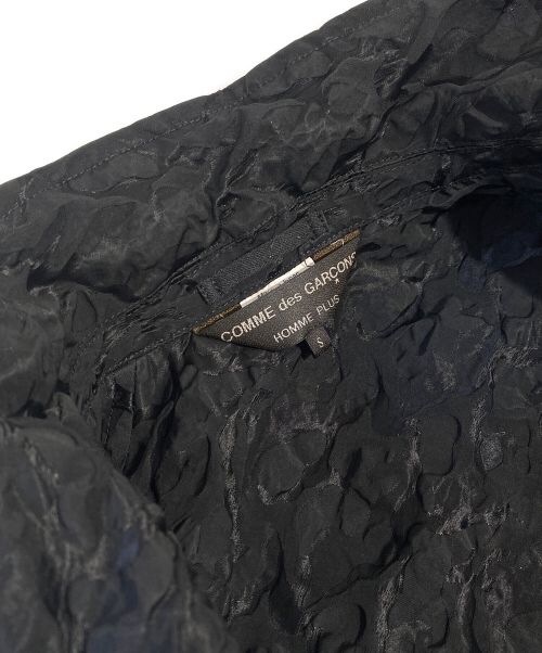 COMME des GARCONS HOMME PLUS（コムデギャルソンオムプリュス）COMME des GARCONS HOMME PLUS (コムデギャルソンオムプリュス) 総柄ナイロンライダースジャケット ブラック サイズ:Sの古着・服飾アイテム