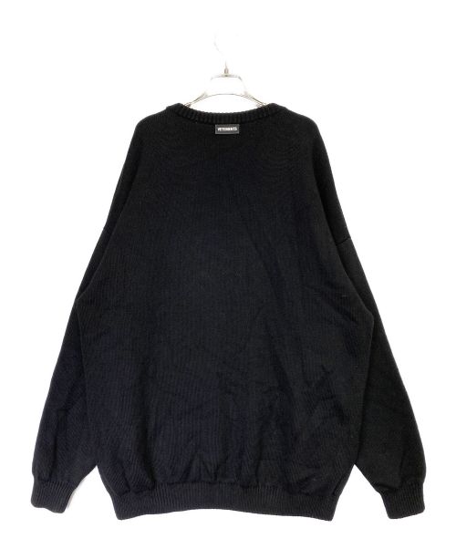 VETEMENTS（ヴェトモン）VETEMENTS (ヴェトモン) フロントロゴニット ブラック サイズ:XLの古着・服飾アイテム