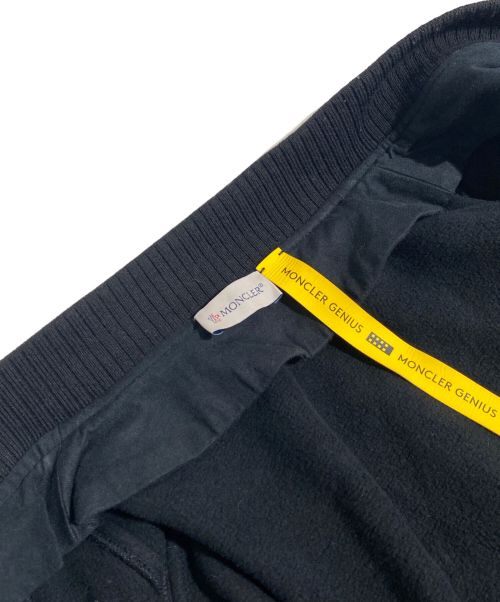 MONCLER GENIUS（モンクレール ジーニアス）MONCLER GENIUS (モンクレール ジーニアス) FRAGMENT DESIGN (フラグメントデザイン) 23AW ×FRAGMENT DESIGN(フラグメントデザイン) スタジャン ブラック サイズ:Lの古着・服飾アイテム