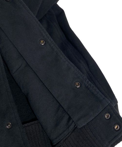 MONCLER GENIUS（モンクレール ジーニアス）MONCLER GENIUS (モンクレール ジーニアス) FRAGMENT DESIGN (フラグメントデザイン) 23AW ×FRAGMENT DESIGN(フラグメントデザイン) スタジャン ブラック サイズ:Lの古着・服飾アイテム