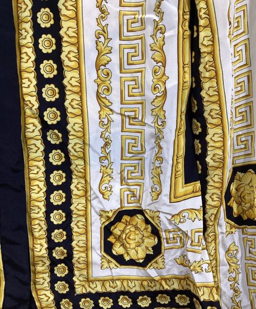 VERSACE（ヴェルサーチェ）VERSACE (ヴェルサーチェ) 総柄ブラウス ホワイト×ブラック×イエロー サイズ:38の古着・服飾アイテム