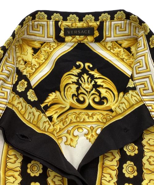 VERSACE（ヴェルサーチェ）VERSACE (ヴェルサーチェ) 総柄ブラウス ホワイト×ブラック×イエロー サイズ:38の古着・服飾アイテム
