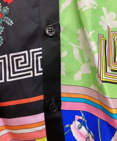 VERSACE（ヴェルサーチェ）VERSACE (ヴェルサーチ) フラワー総柄ブラウス マルチカラー サイズ:36の古着・服飾アイテム