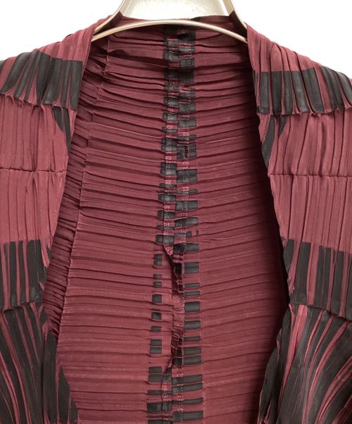 ISSEY MIYAKE（イッセイミヤケ）ISSEY MIYAKE (イッセイミヤケ) プリーツドルマンカーディガン ワインレッド サイズ:2の古着・服飾アイテム
