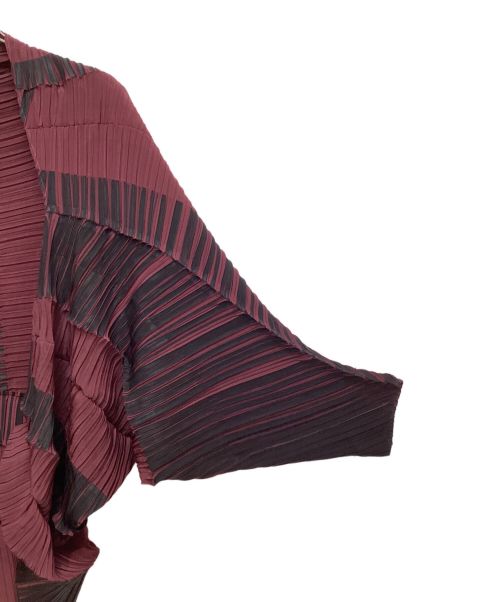 ISSEY MIYAKE（イッセイミヤケ）ISSEY MIYAKE (イッセイミヤケ) プリーツドルマンカーディガン ワインレッド サイズ:2の古着・服飾アイテム