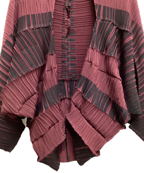 ISSEY MIYAKE（イッセイミヤケ）ISSEY MIYAKE (イッセイミヤケ) プリーツドルマンカーディガン ワインレッド サイズ:2の古着・服飾アイテム