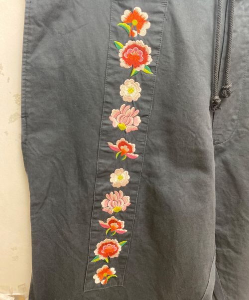 Yohji Yamamoto pour homme（ヨウジヤマモト プールオム）Yohji Yamamoto pour homme (ヨウジヤマモト プールオム) フラワー刺繍紐パンツ ブラック サイズ:3の古着・服飾アイテム