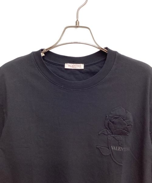 VALENTINO（ヴァレンティノ）VALENTINO (ヴァレンティノ) 23SS Flower decoration t-shit（フラワー装飾Tシャツ） ブラック サイズ:Lの古着・服飾アイテム