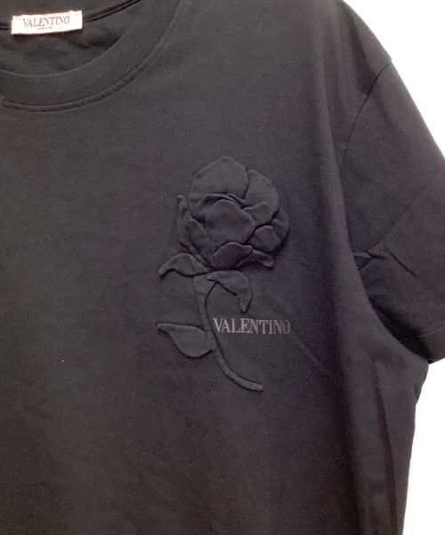 VALENTINO（ヴァレンティノ）VALENTINO (ヴァレンティノ) 23SS Flower decoration t-shit（フラワー装飾Tシャツ） ブラック サイズ:Lの古着・服飾アイテム