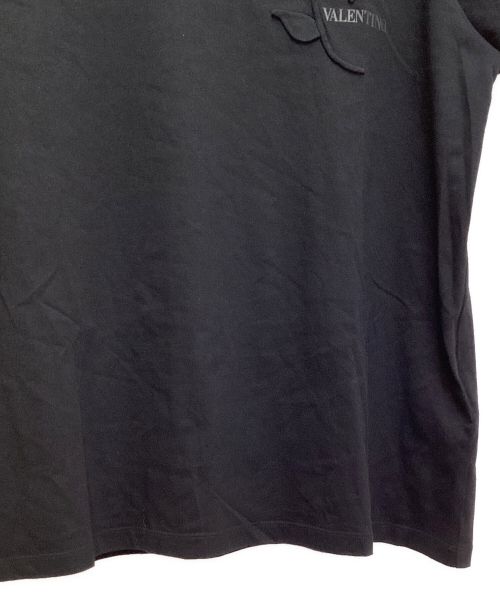 VALENTINO（ヴァレンティノ）VALENTINO (ヴァレンティノ) 23SS Flower decoration t-shit（フラワー装飾Tシャツ） ブラック サイズ:Lの古着・服飾アイテム