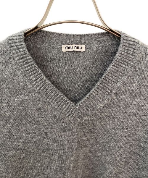 MIU MIU（ミュウミュウ）MIU MIU (ミュウミュウ) カットオフショート丈ニット グレー サイズ:40の古着・服飾アイテム