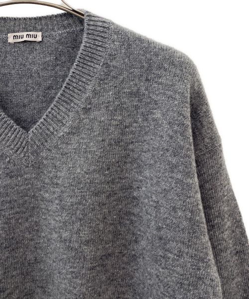 MIU MIU（ミュウミュウ）MIU MIU (ミュウミュウ) カットオフショート丈ニット グレー サイズ:40の古着・服飾アイテム