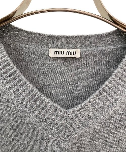 MIU MIU（ミュウミュウ）MIU MIU (ミュウミュウ) カットオフショート丈ニット グレー サイズ:38の古着・服飾アイテム