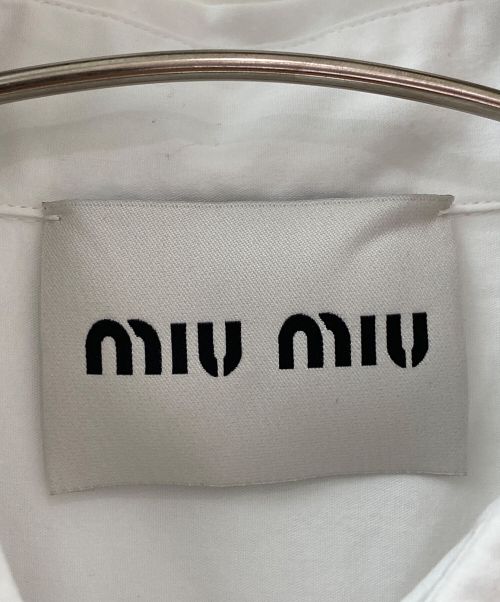 MIU MIU（ミュウミュウ）MIU MIU (ミュウミュウ) ロゴパッチシャツ ホワイト サイズ:38の古着・服飾アイテム