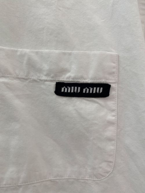 MIU MIU（ミュウミュウ）MIU MIU (ミュウミュウ) ロゴパッチシャツ ホワイト サイズ:38の古着・服飾アイテム