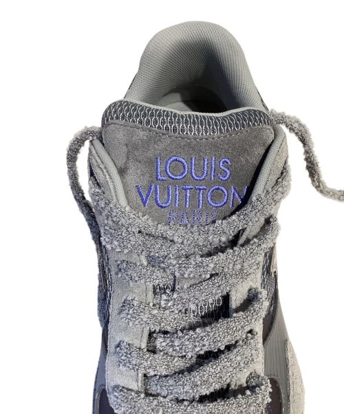 LOUIS VUITTON（ルイ ヴィトン）LOUIS VUITTON (ルイ ヴィトン) ランアウェイ ライン LVロゴスエードスニーカー ライトグレー サイズ:7の古着・服飾アイテム
