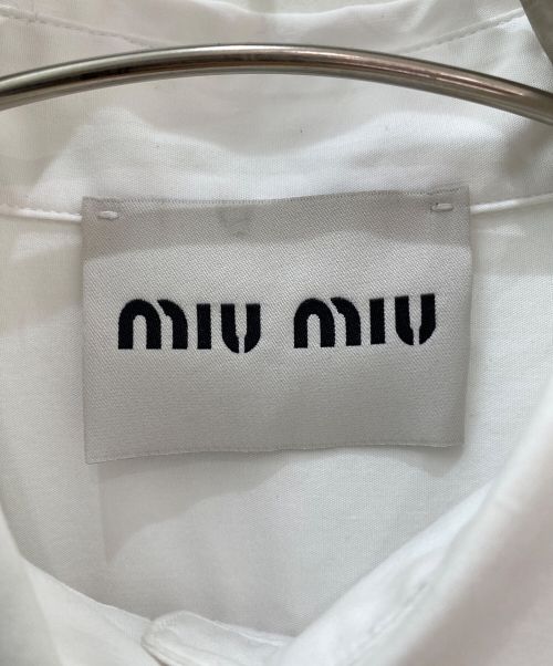 MIU MIU（ミュウミュウ）MIU MIU (ミュウミュウ) ロゴパッチシャツ ホワイト サイズ:36の古着・服飾アイテム