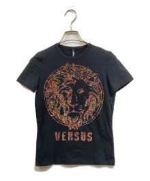 VERSUS（ヴェルサス）の古着「ラインストーン装飾Tシャツ」｜ブラック
