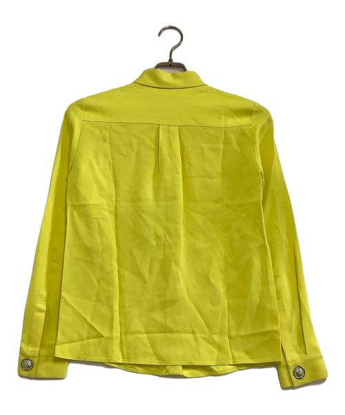 VERSUS（ヴェルサス）VERSUS (ヴェルサス) ボタン装飾ブラウス イエロー サイズ:36 未使用品の古着・服飾アイテム