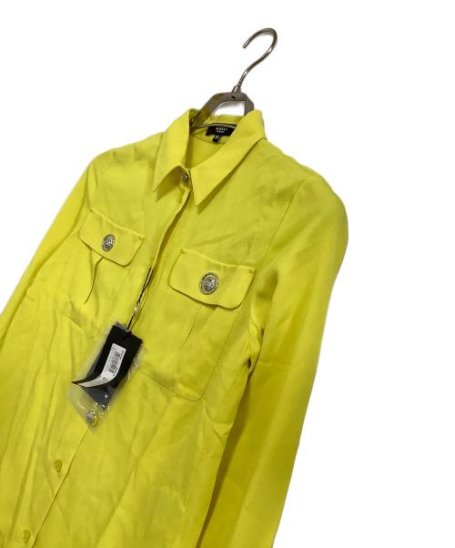 VERSUS（ヴェルサス）VERSUS (ヴェルサス) ボタン装飾ブラウス イエロー サイズ:36 未使用品の古着・服飾アイテム