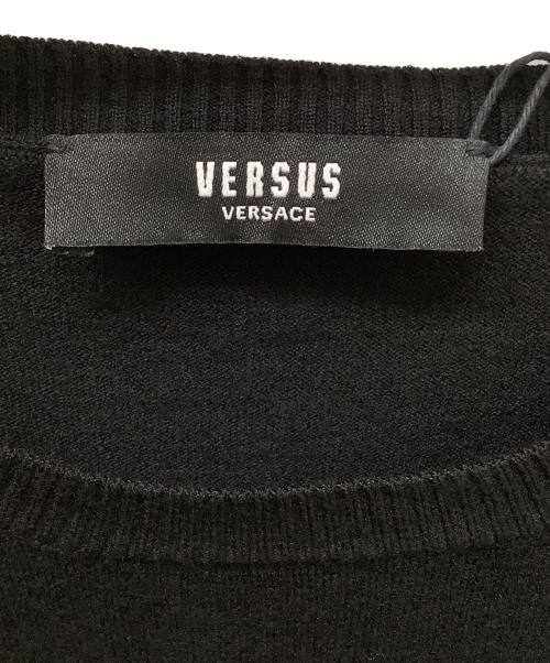 VERSUS（ヴェルサス）VERSUS (ヴェルサス) ピンデザイン半袖ニット ブラック サイズ:42の古着・服飾アイテム