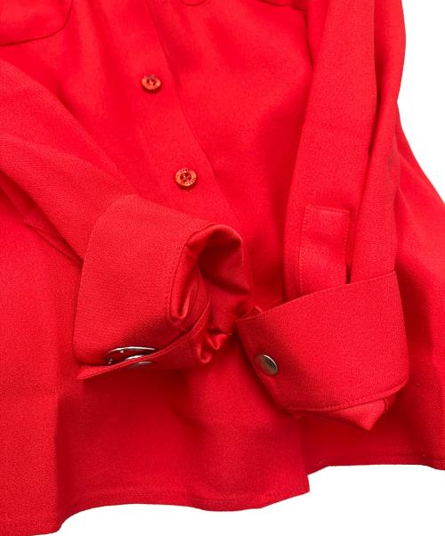 VERSUS（ヴェルサス）VERSUS (ヴェルサス) ボタン装飾ブラウス レッド サイズ:36の古着・服飾アイテム