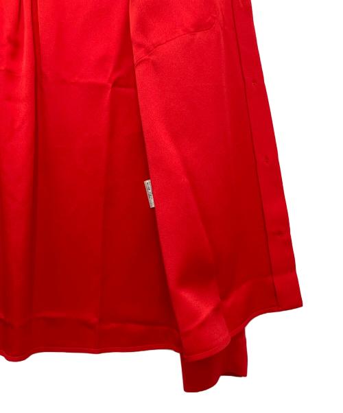 VERSUS（ヴェルサス）VERSUS (ヴェルサス) ボタン装飾ブラウス レッド サイズ:36の古着・服飾アイテム
